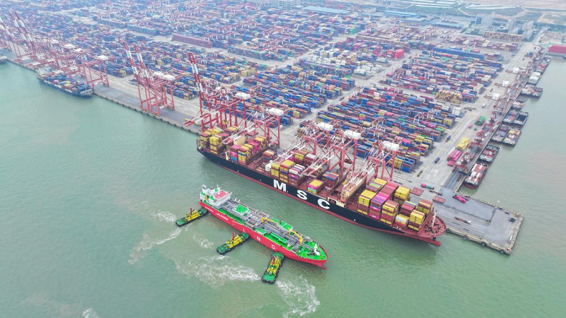 广州港实现“锚地+船埠”全模式LNG加注，助力货主降本增效与绿色航运升级