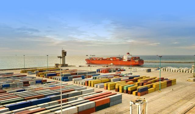 全球集装箱航运业明年预计吃亏150亿